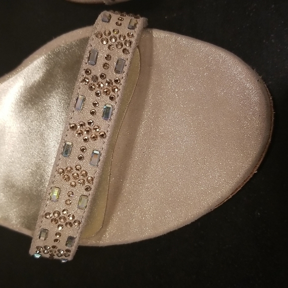 đź’•STUART WEITZMANđź’• Fireplace Sandal Ankle Strap Heels Light Gold Jewels 9.5 - Picture 10 of 16